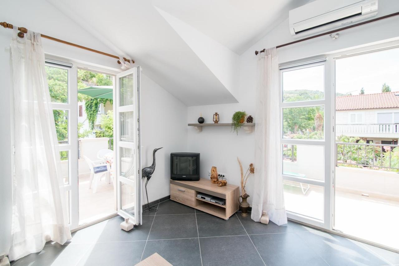 Apartments Mare Postira Εξωτερικό φωτογραφία
