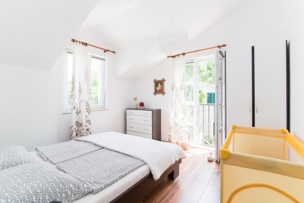Apartments Mare Postira Εξωτερικό φωτογραφία