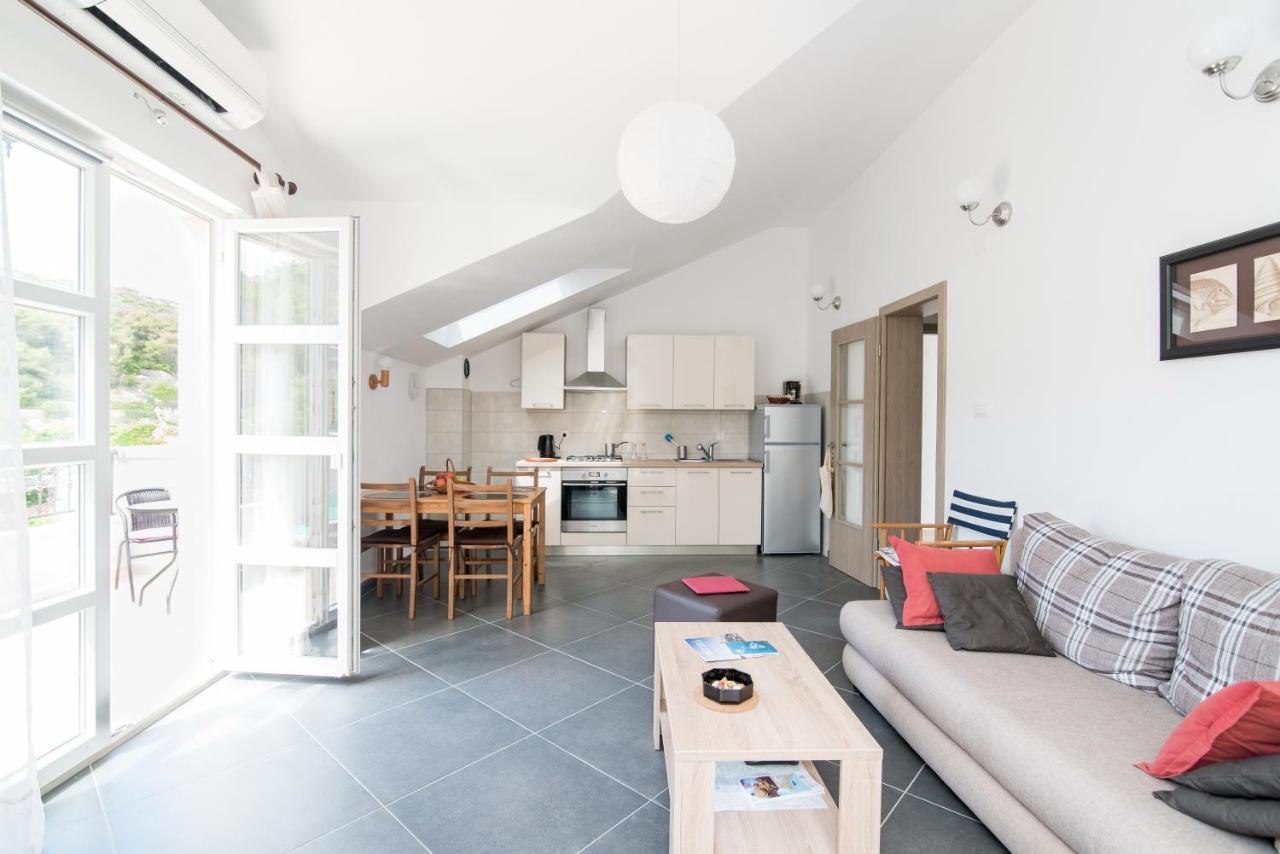 Apartments Mare Postira Εξωτερικό φωτογραφία