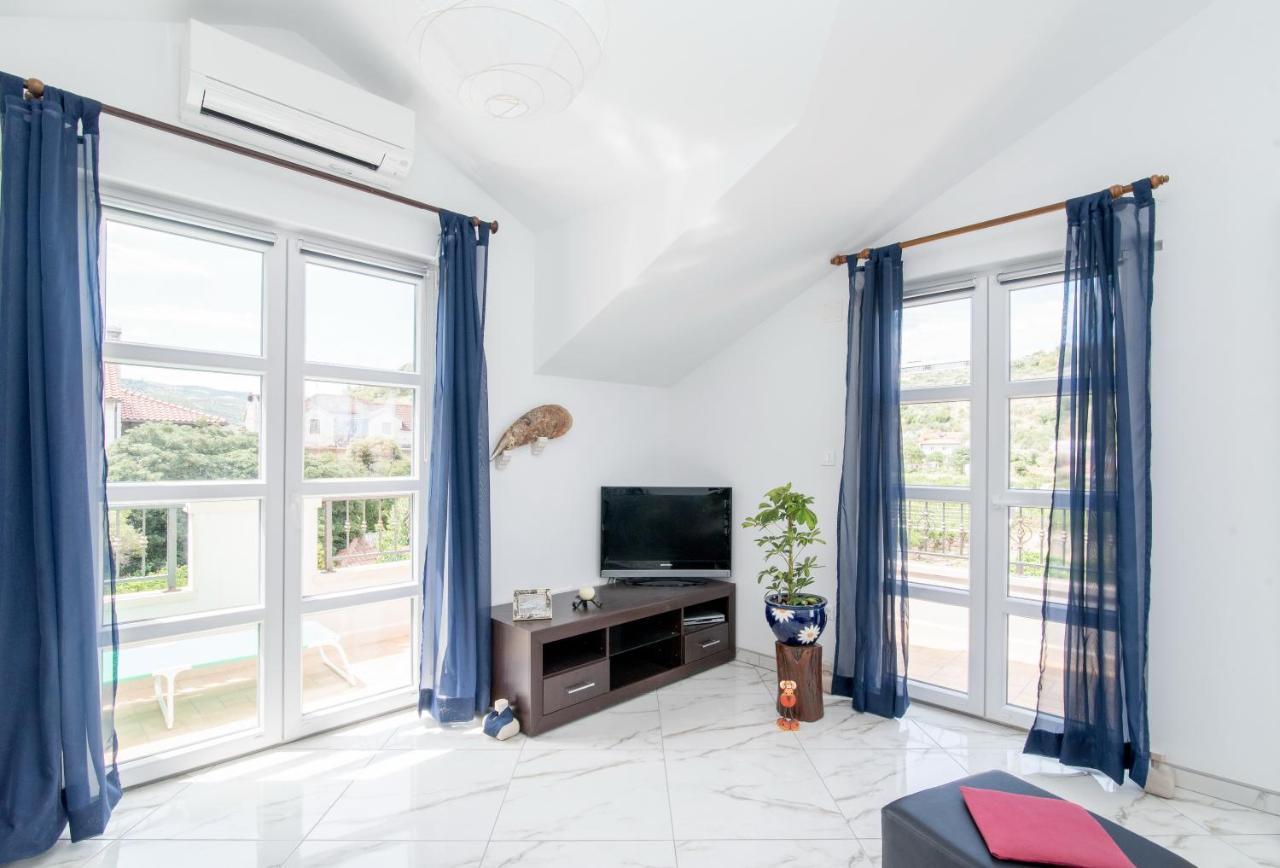 Apartments Mare Postira Εξωτερικό φωτογραφία