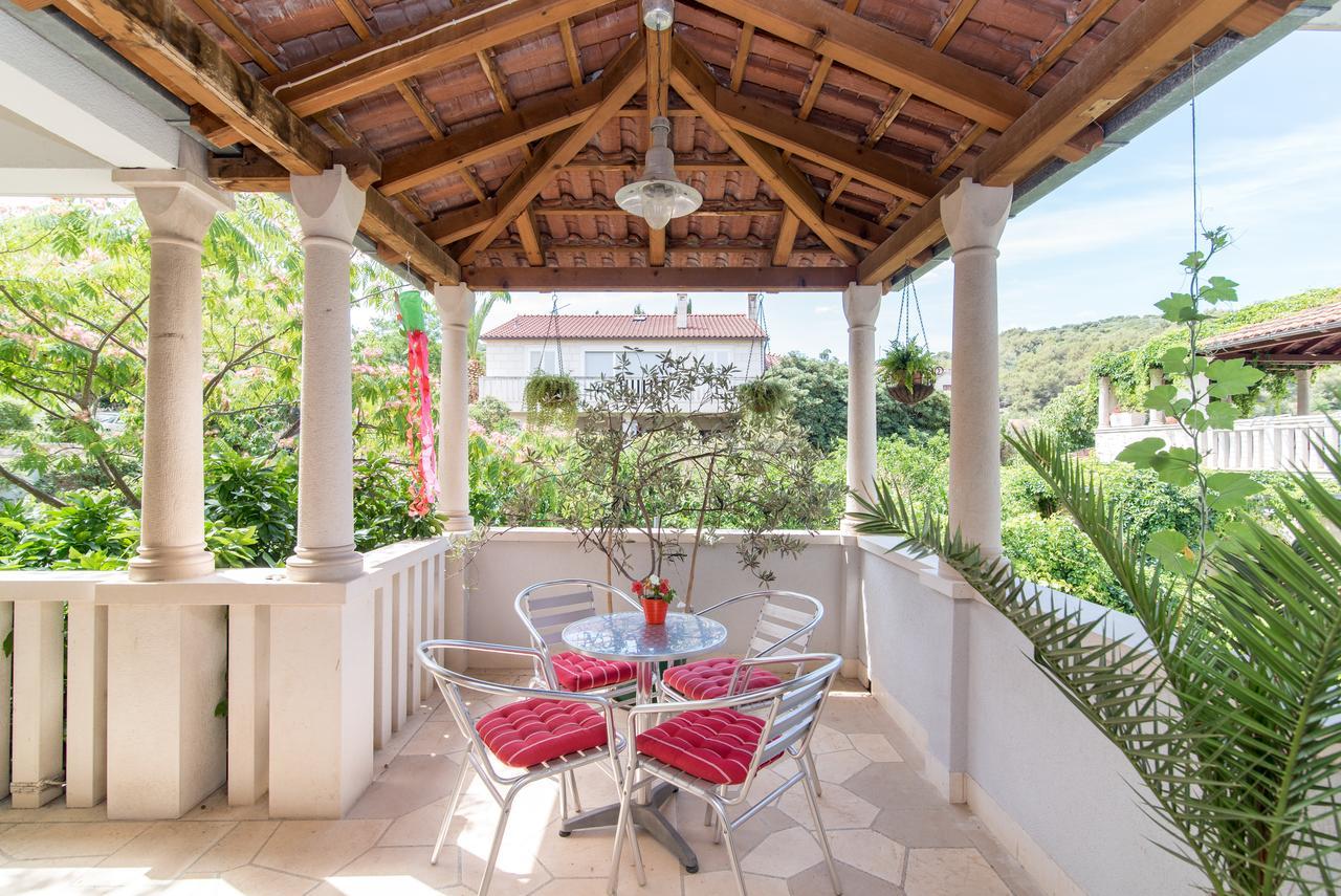 Apartments Mare Postira Εξωτερικό φωτογραφία