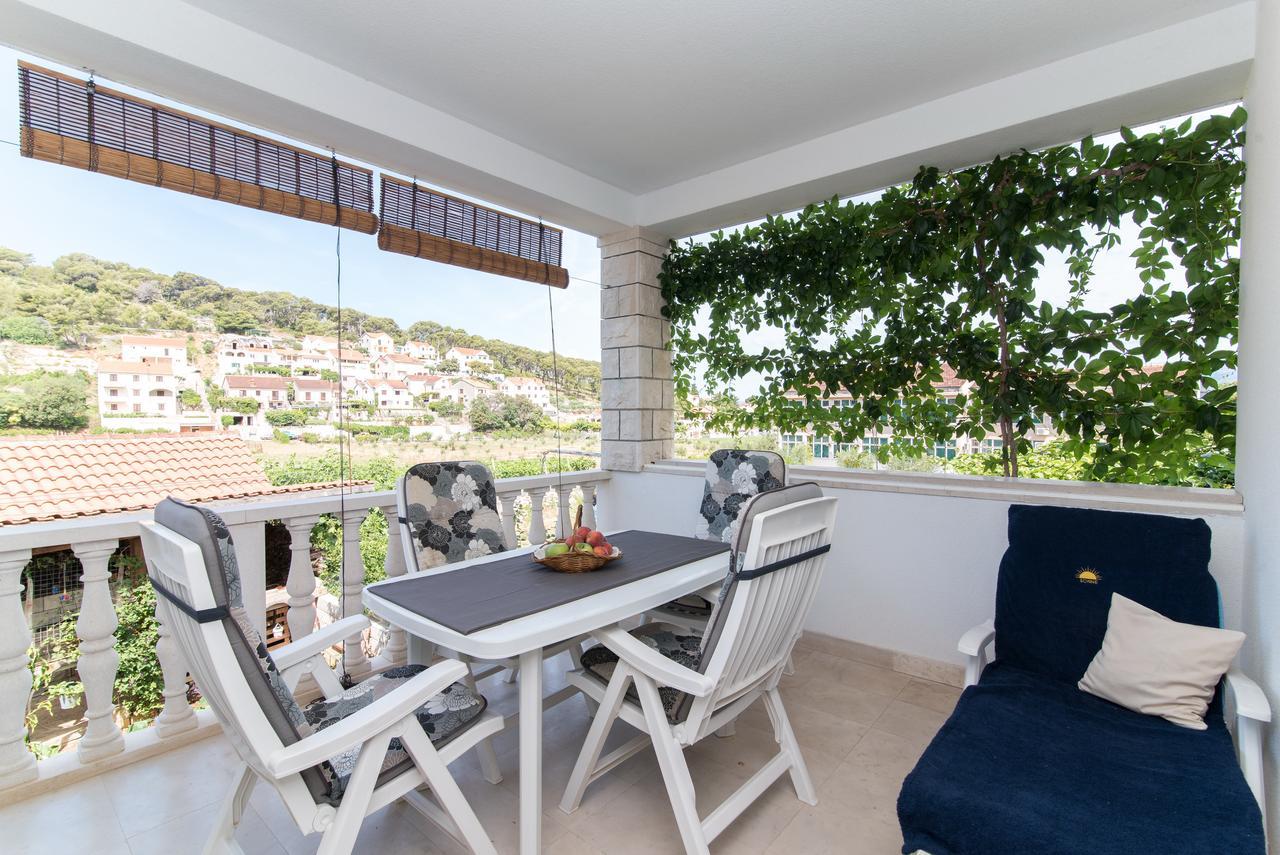 Apartments Mare Postira Εξωτερικό φωτογραφία